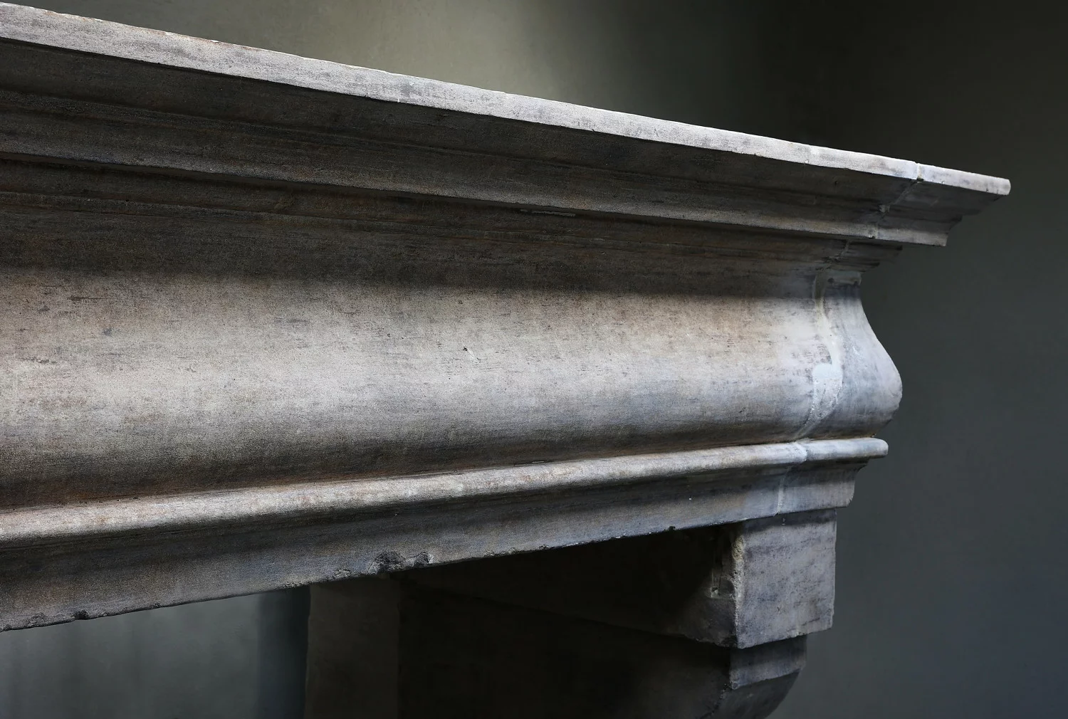 oude franse kalkstenen open haard