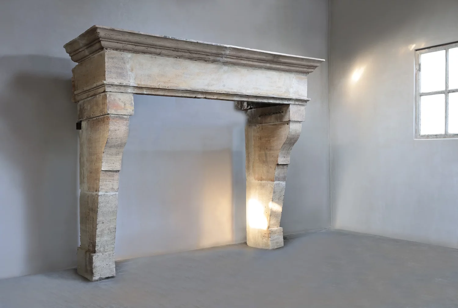oude franse kalkstenen mantel