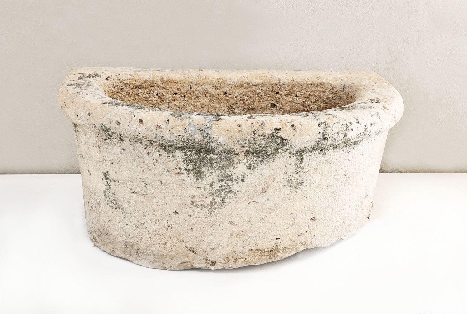 antieke wasbak van franse kalksteen