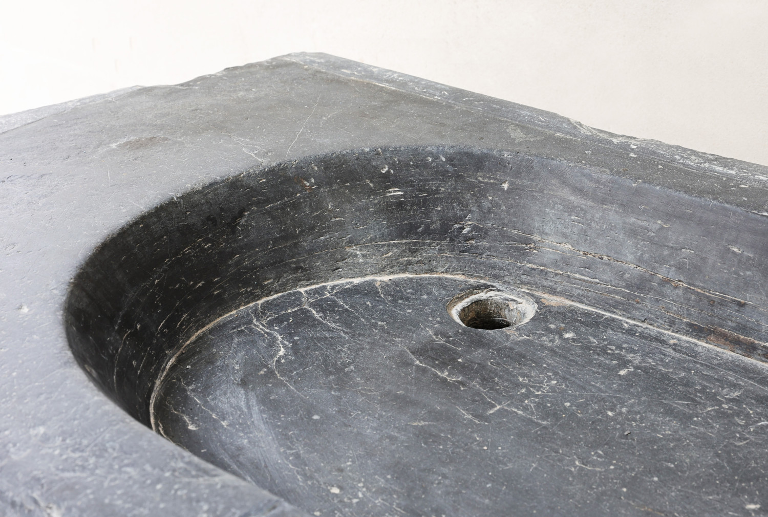 oude leisteen spoelbak