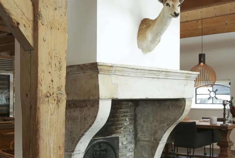 antieke franse kalkstenen schouw