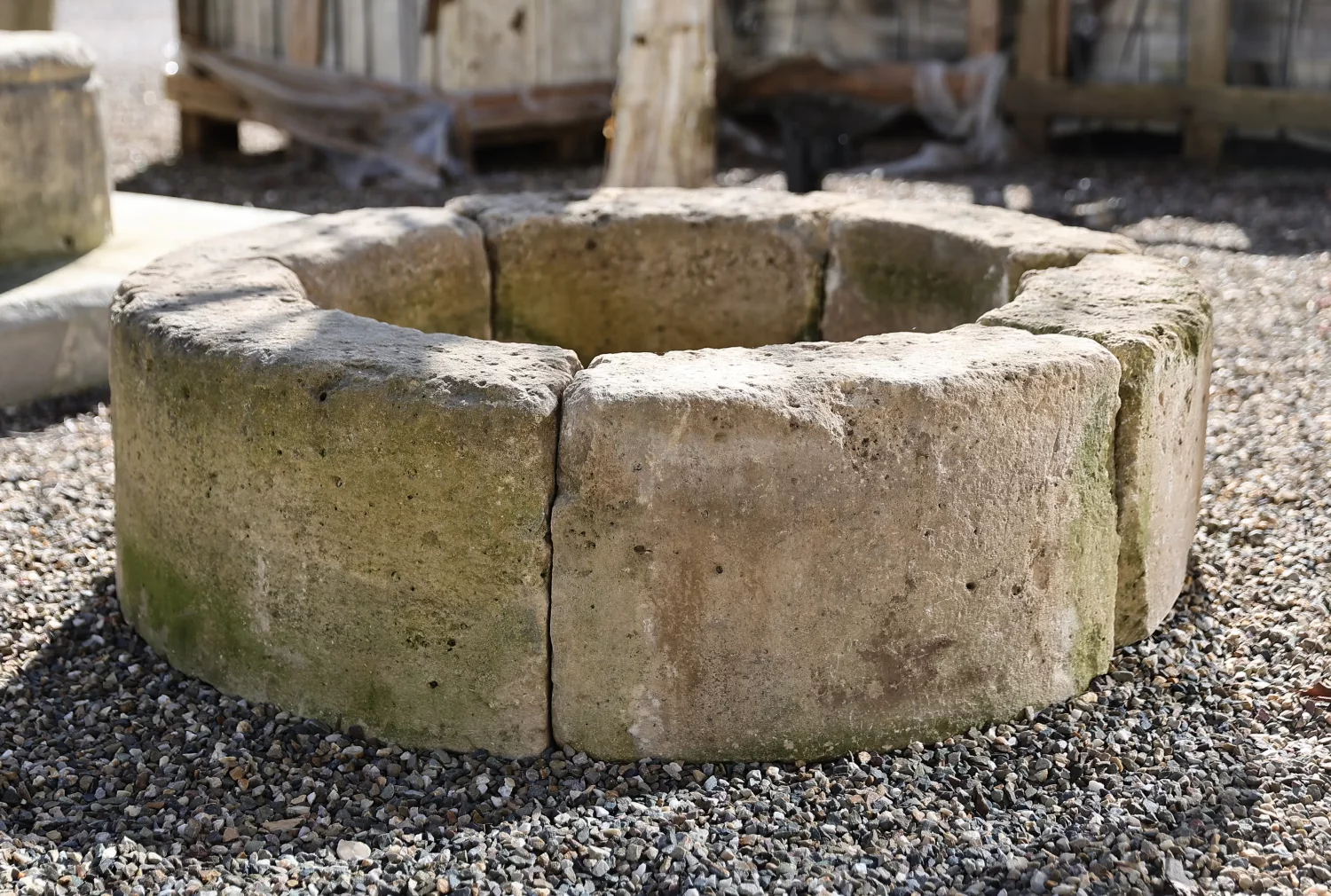 oude Franse kalkstenen water basin