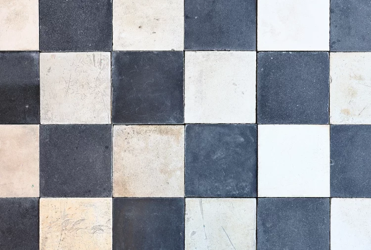 oude geblokte cementtegels