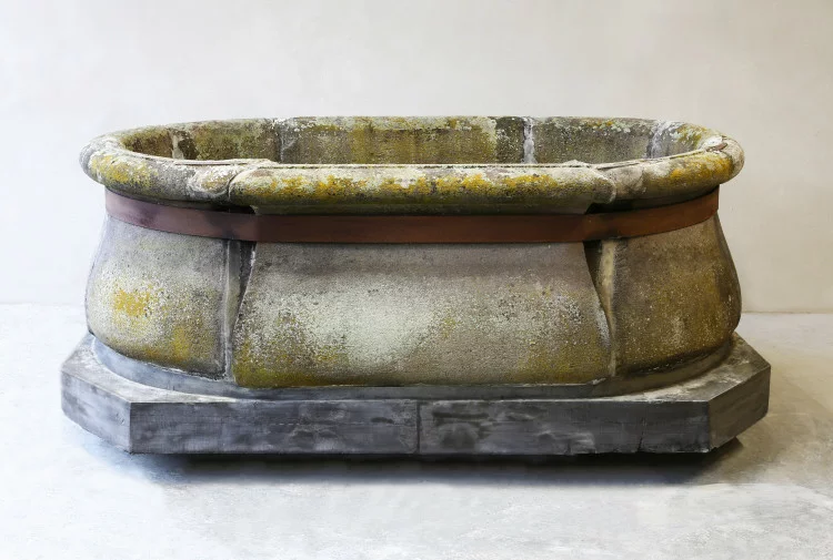 Oude waterput Franse kalksteen