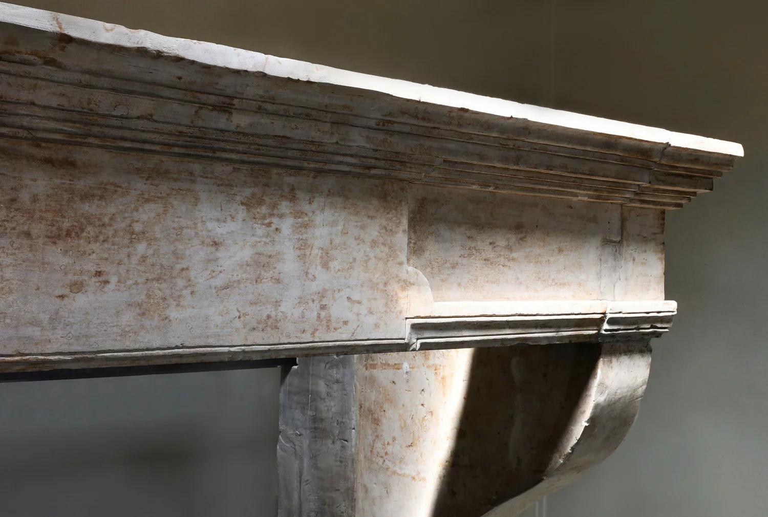 oude franse kalkstenen open haard