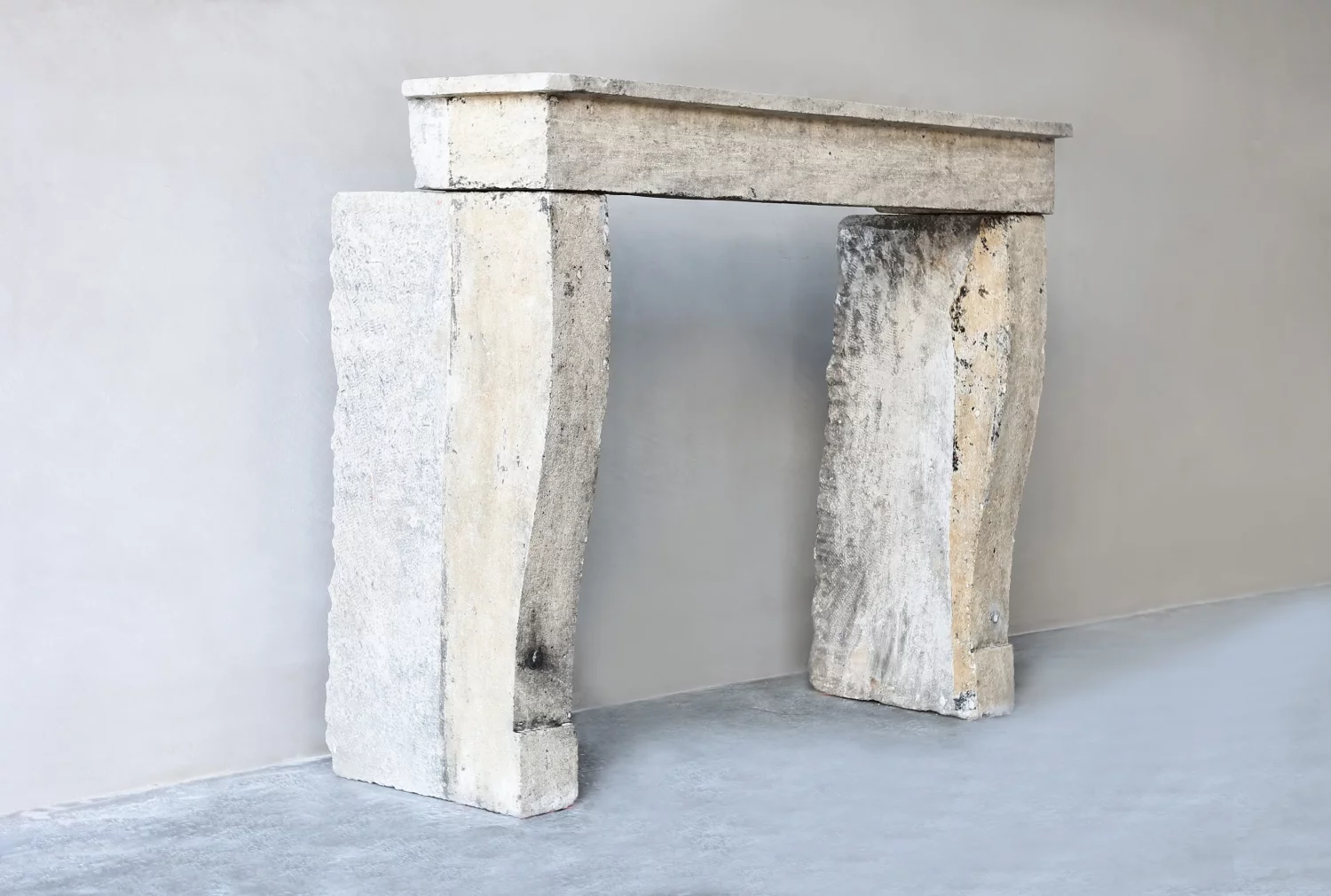 oude franse kalkstenen mantel