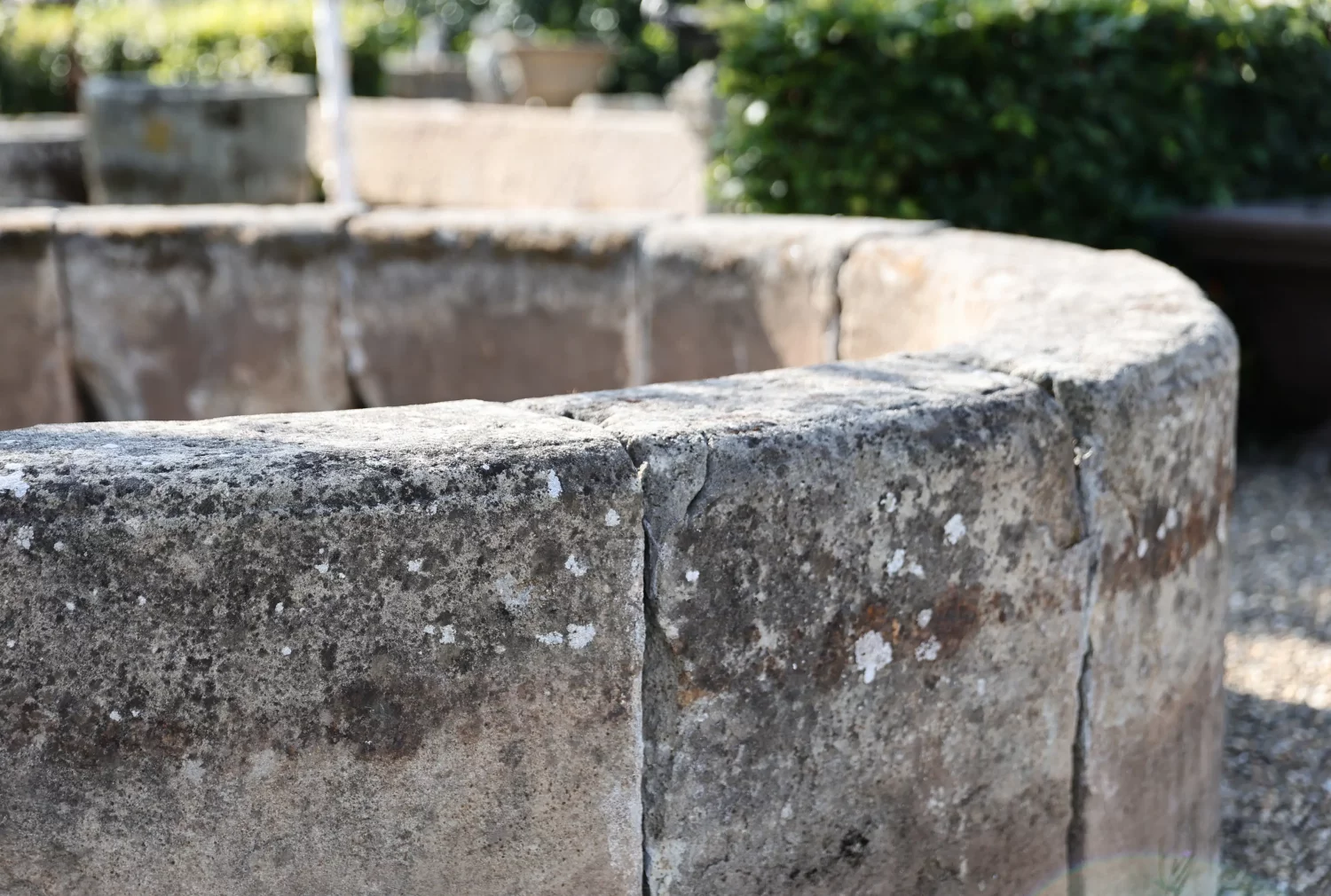 oude franse kalkstenen waterbasin