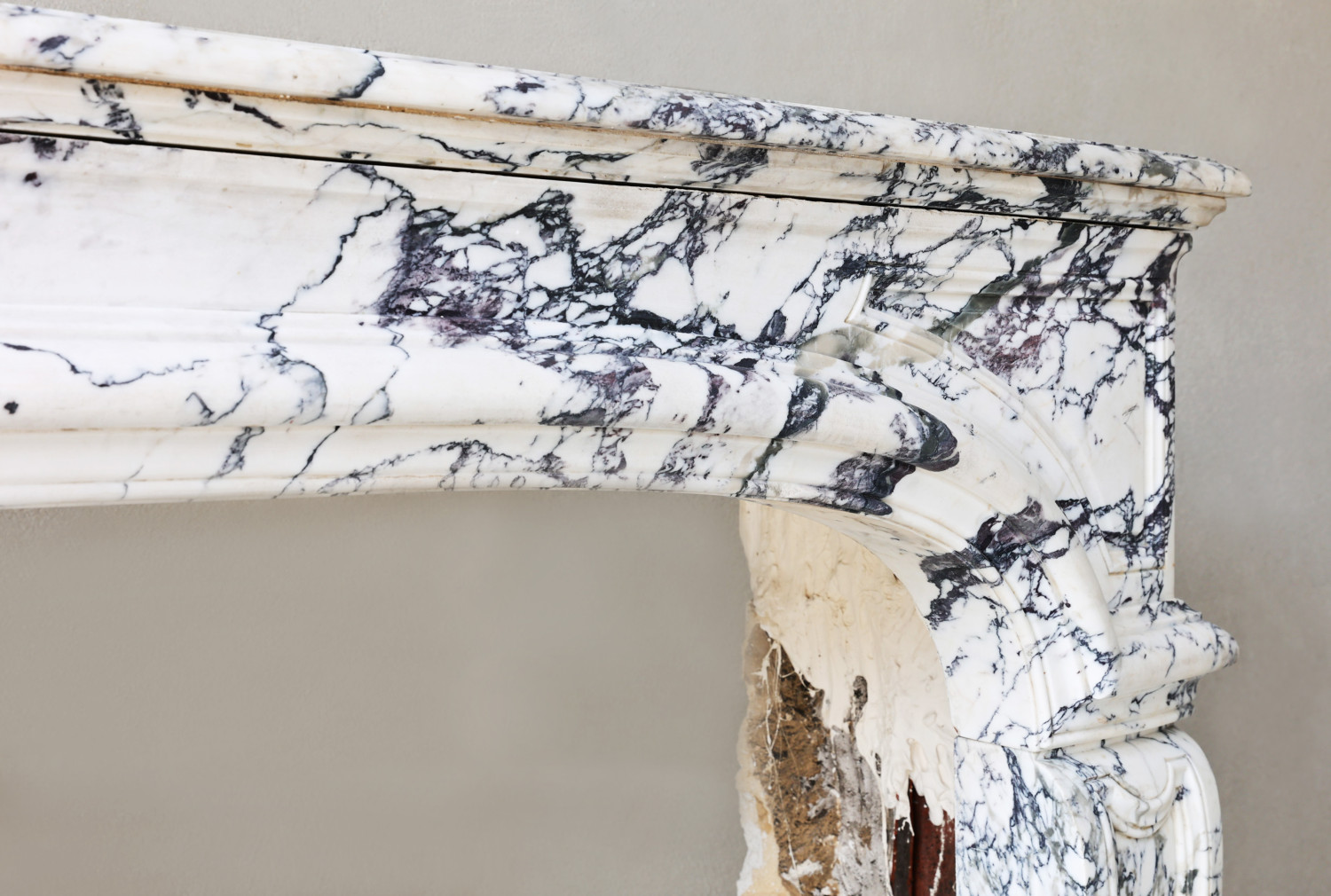 amtieke schouw van marmer