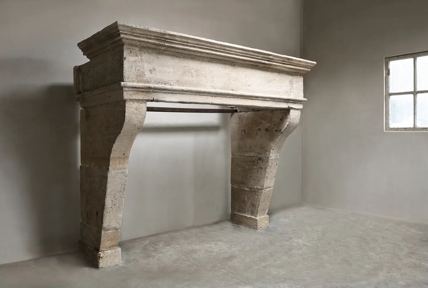 oude franse kalkstenen mantel