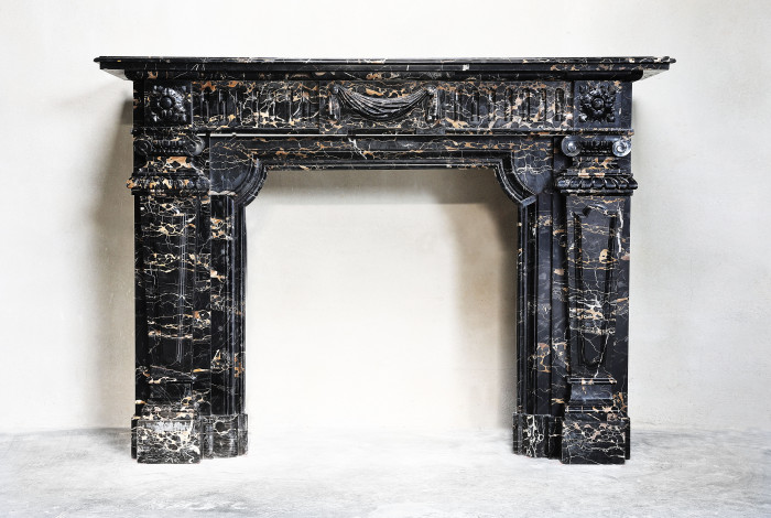 Antieke marmeren schouw