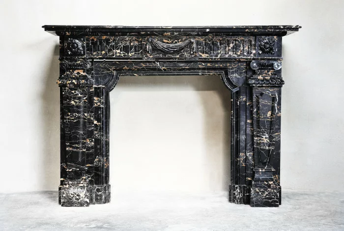 Antieke marmeren schouw