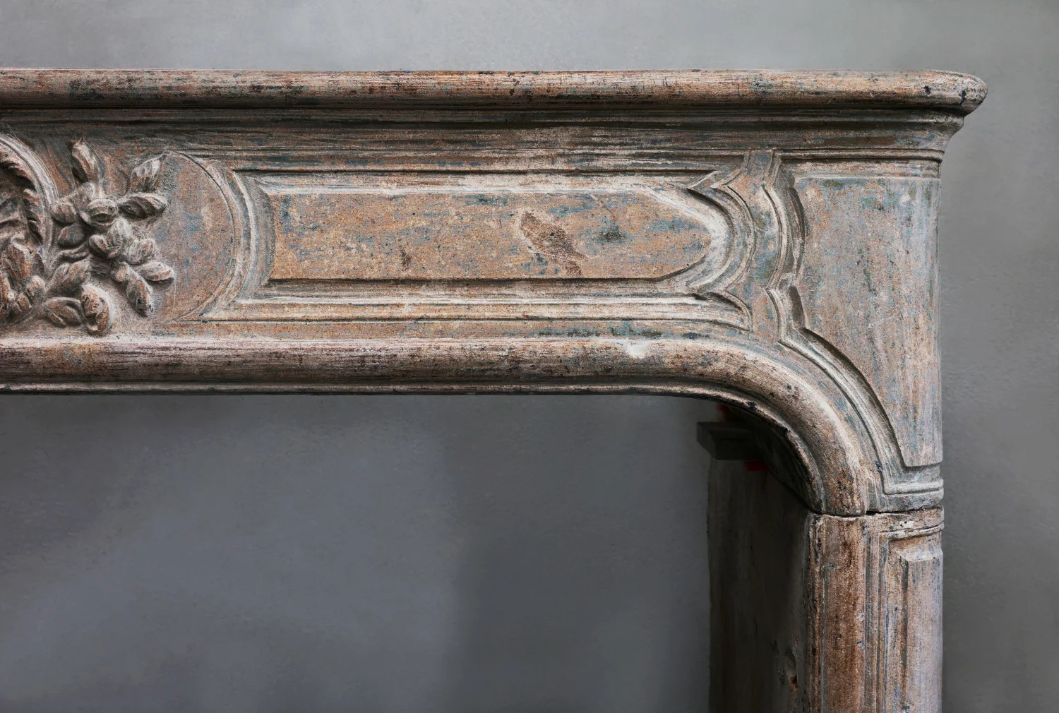 oude franse kalkstenen mantel