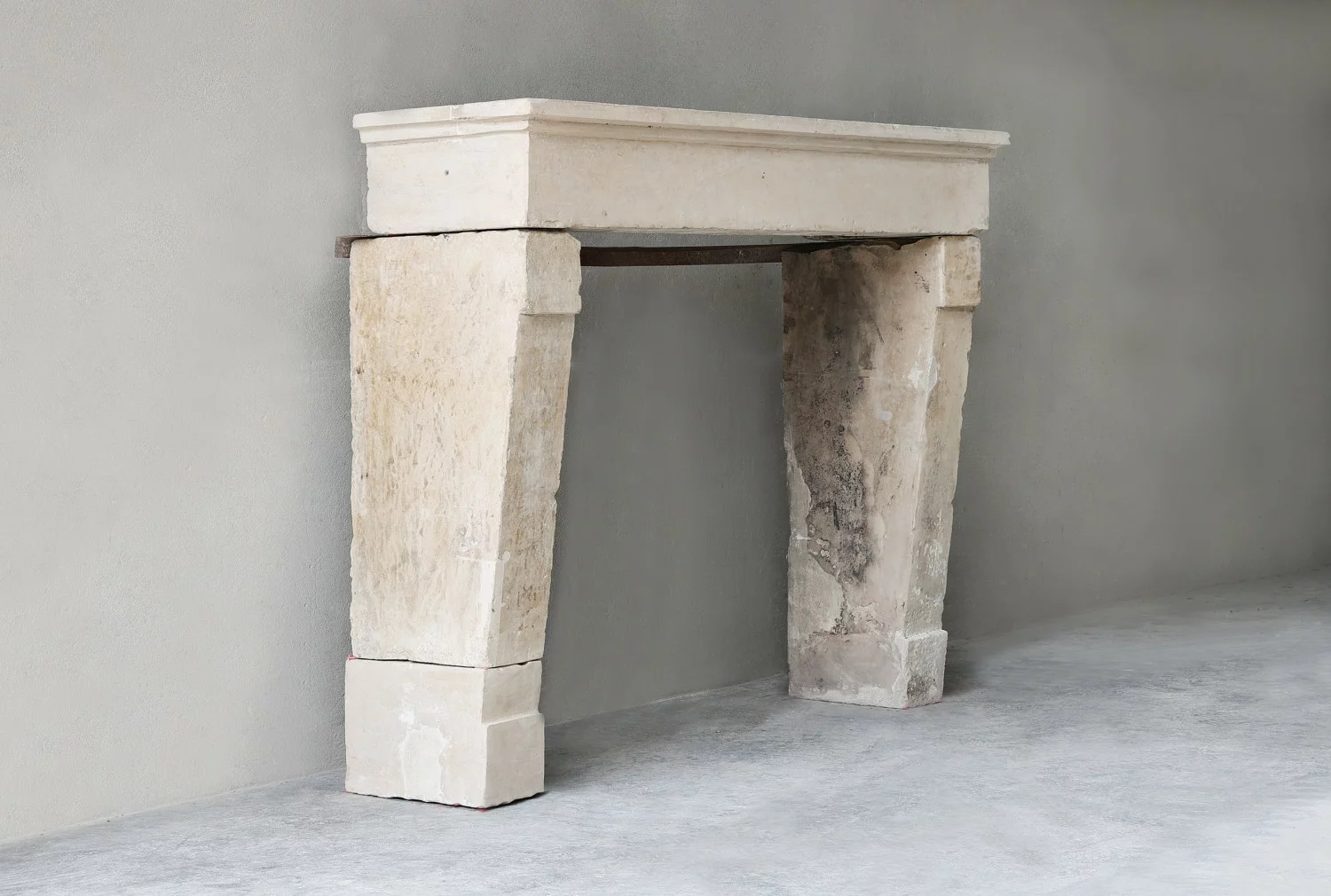 oude franse kalkstenen mantel