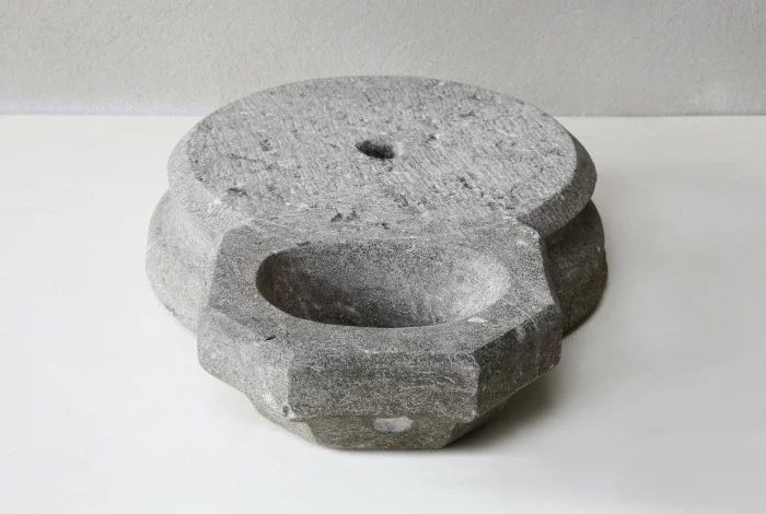 Antiek wijwaterbakje