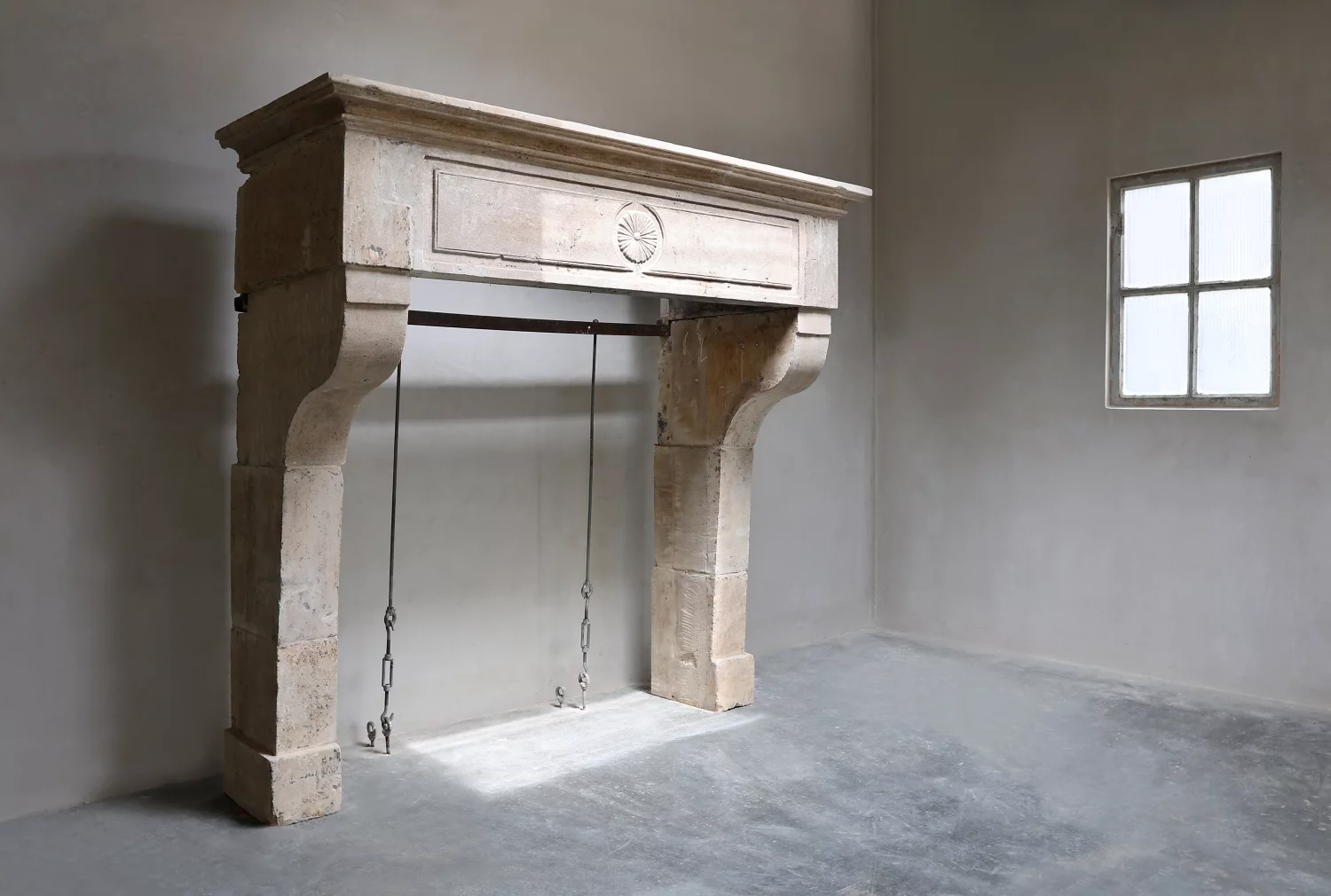 oude franse kalkstenen mantel