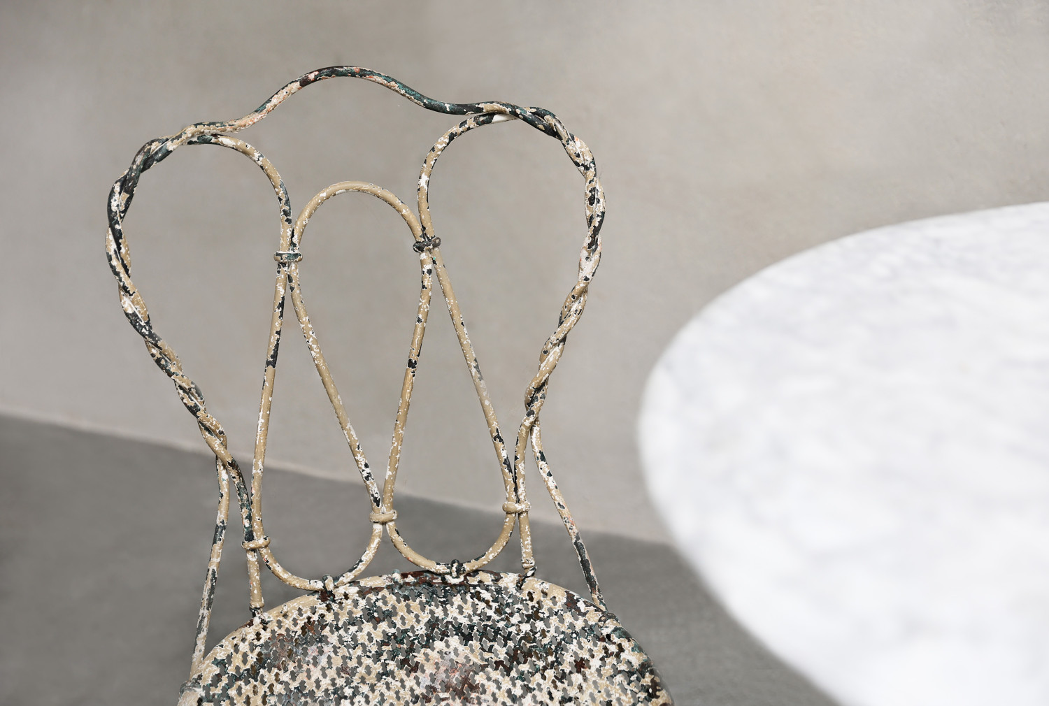 gietijzeren stoeltjes + marmeren blad tafel