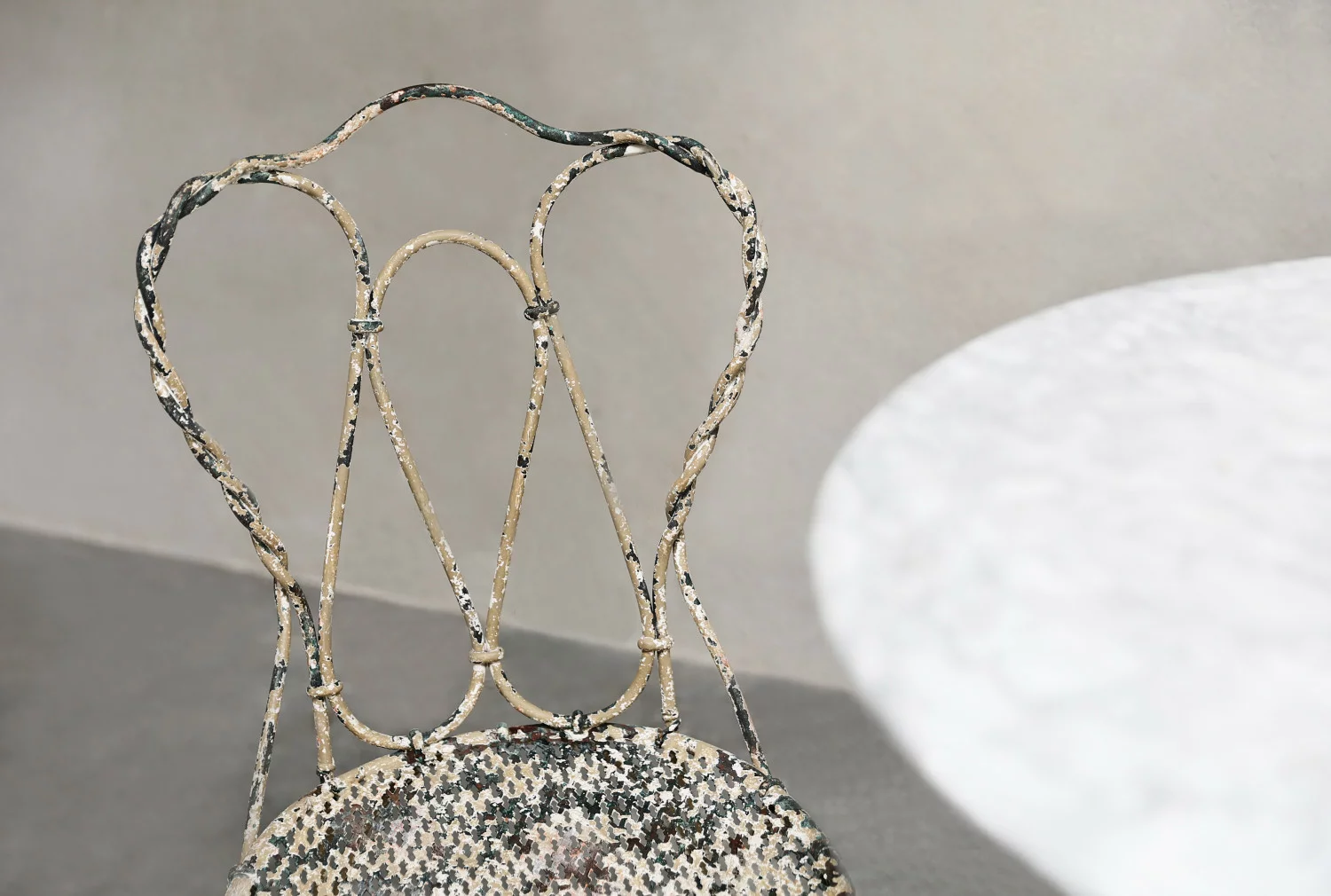 gietijzeren stoeltjes + marmeren blad tafel