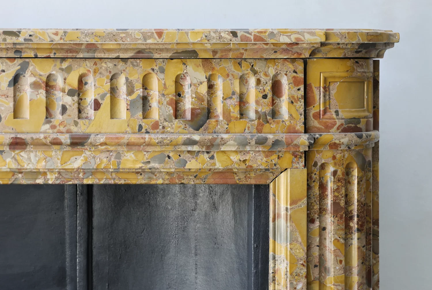 breche de saint Antonin marmeren mantel