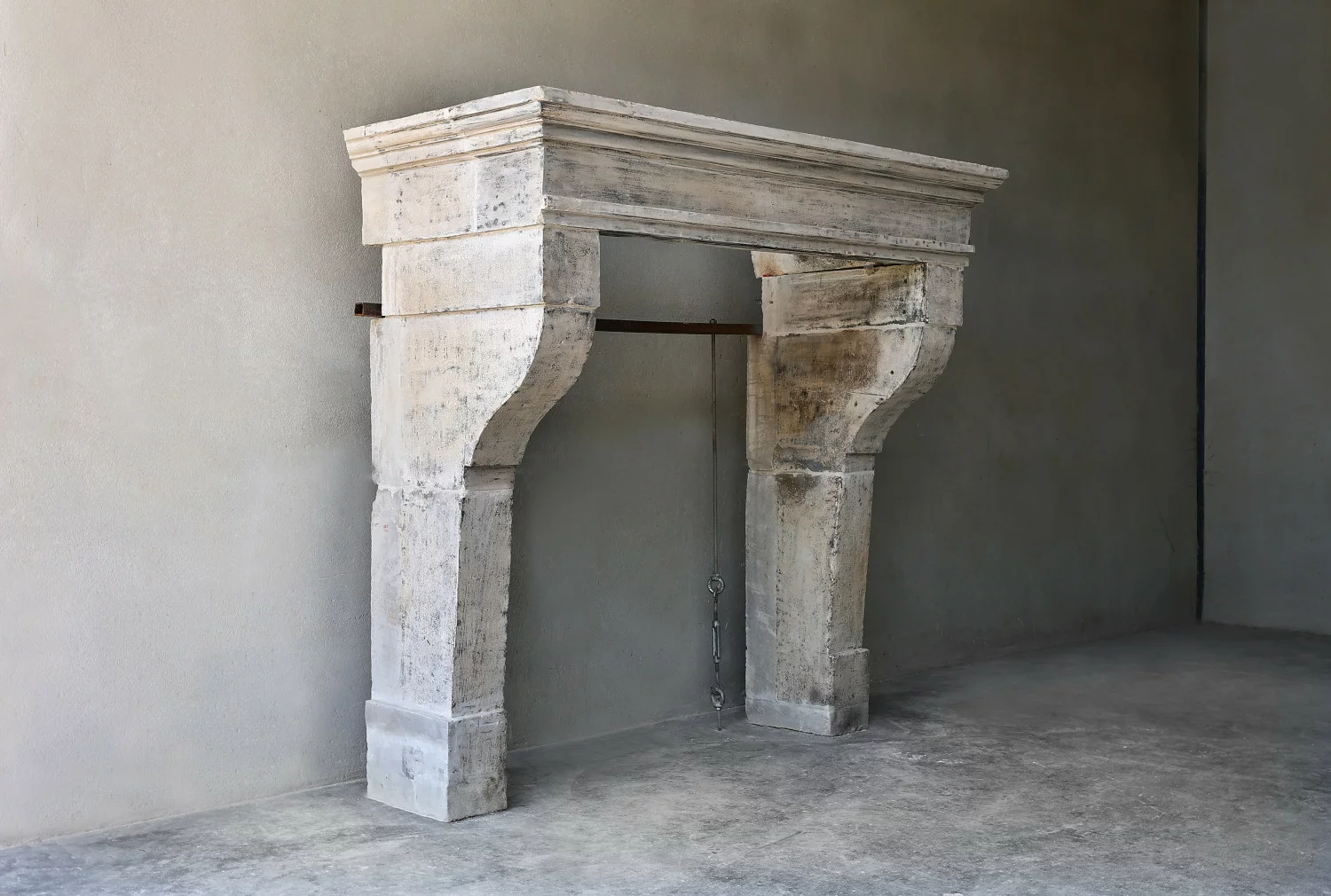 oude franse kalkstenen mantel