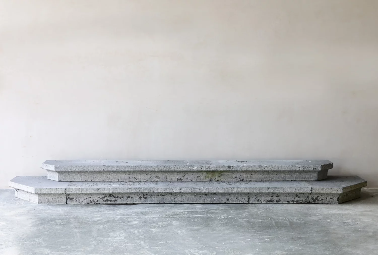 antieke set Belgisch hardstenen traptreden