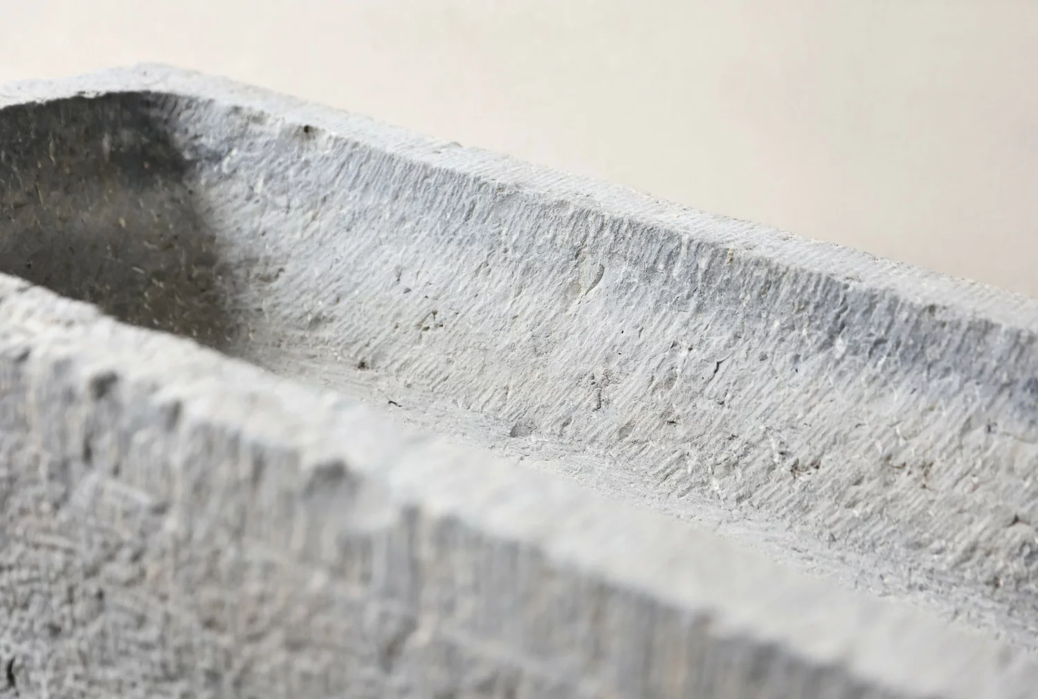 oude belgisch hardstenen trog