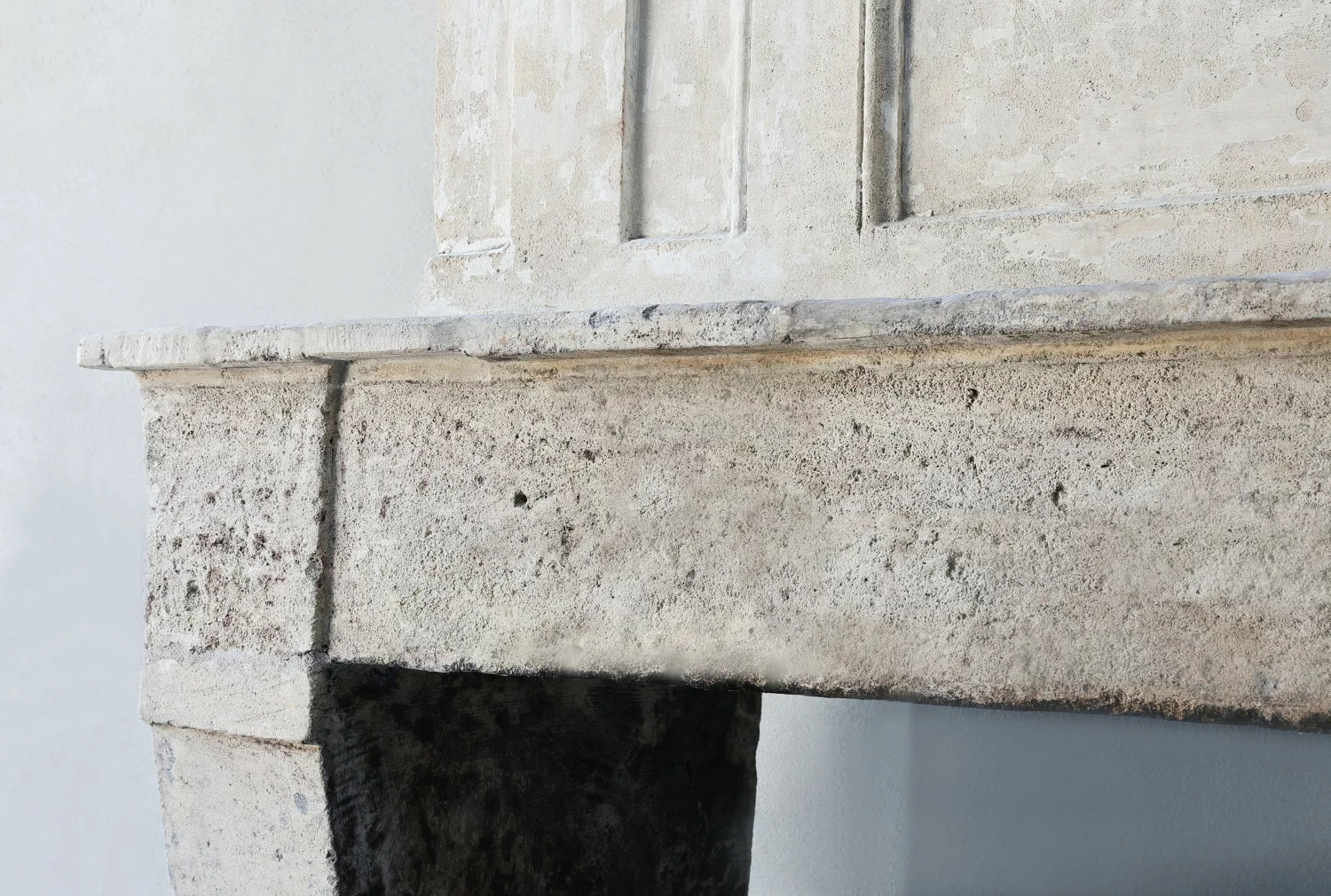 mantel van franse kalksteen met trumeau