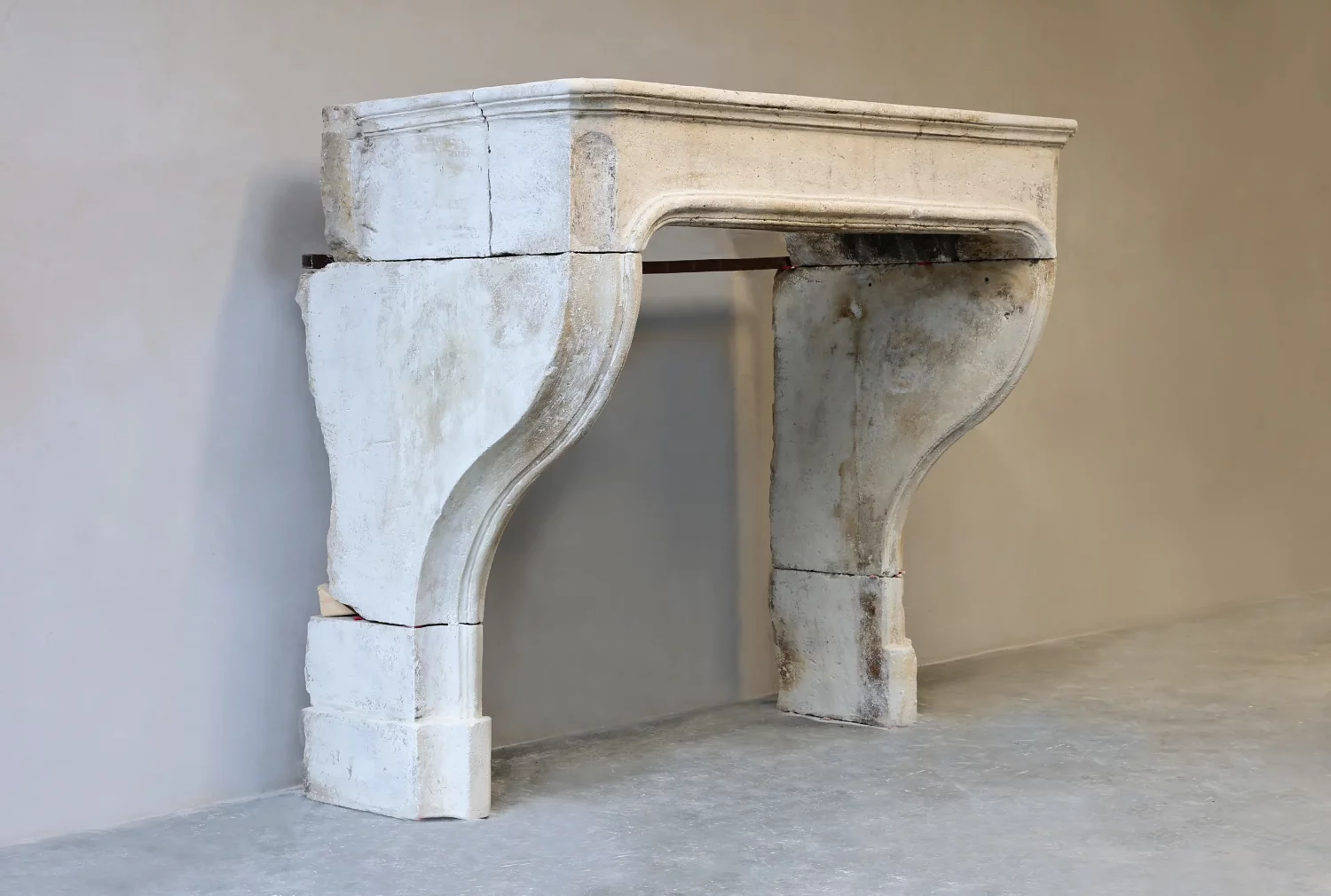 antieke franse kalkstenen mantel