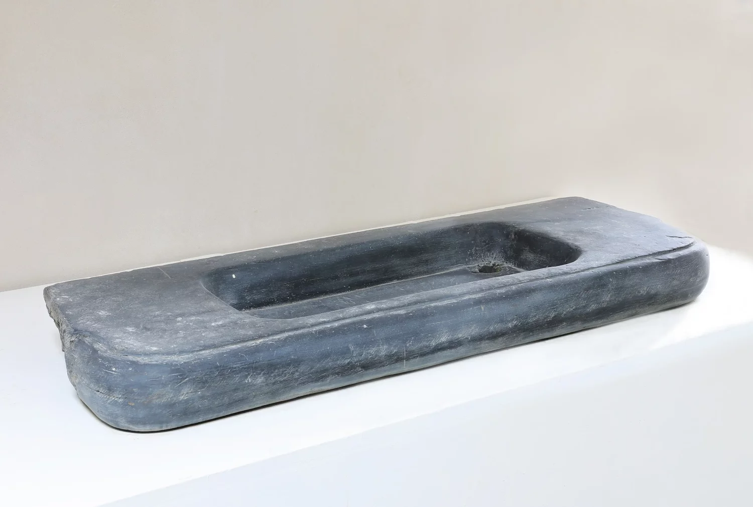 oude leisteen wasbak
