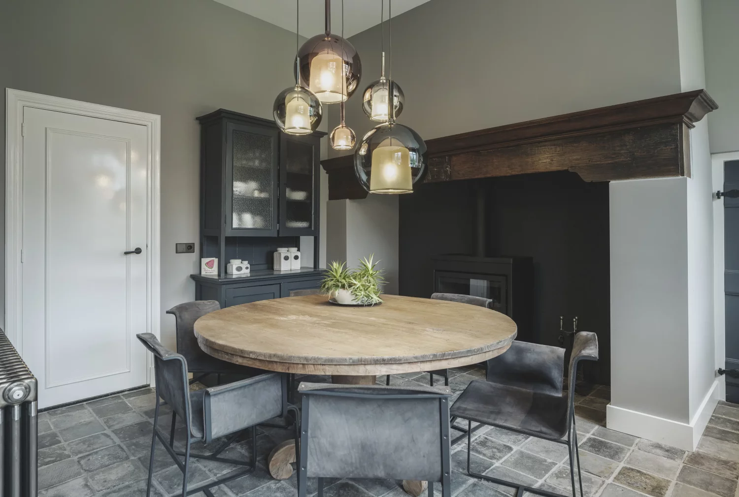 grijs/bruine plavuizen