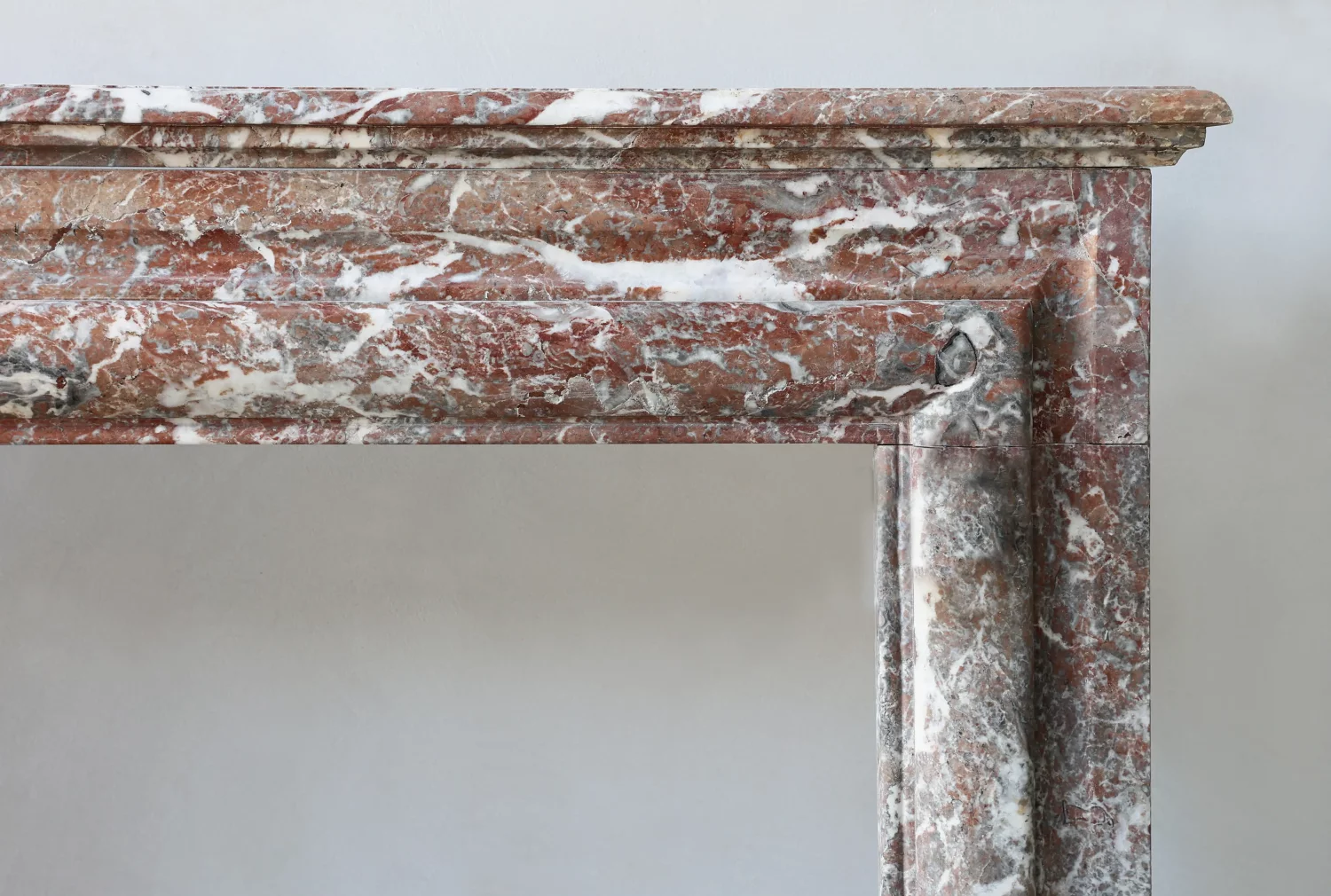 oude mantel van rouge royal marmer