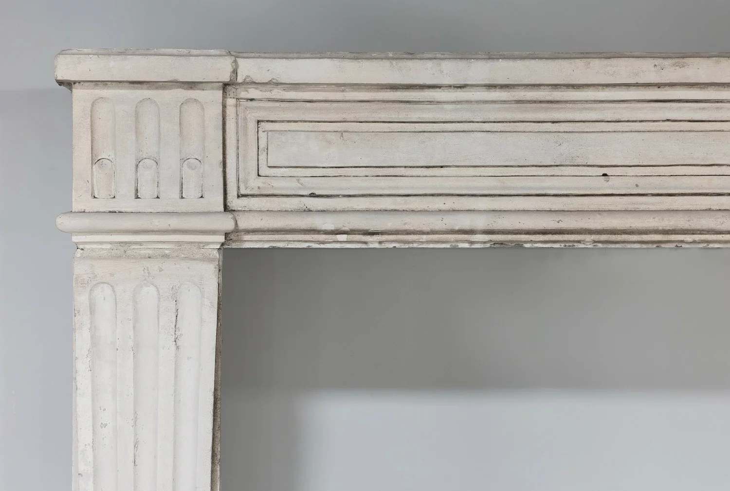 oude franse kalkstenen mantel