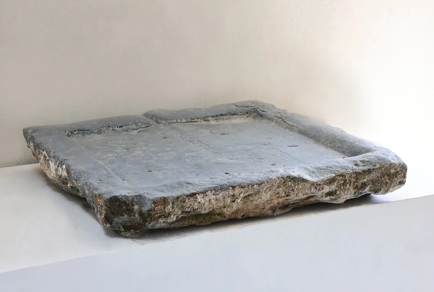 oude Belgisch hardstenen wasbak