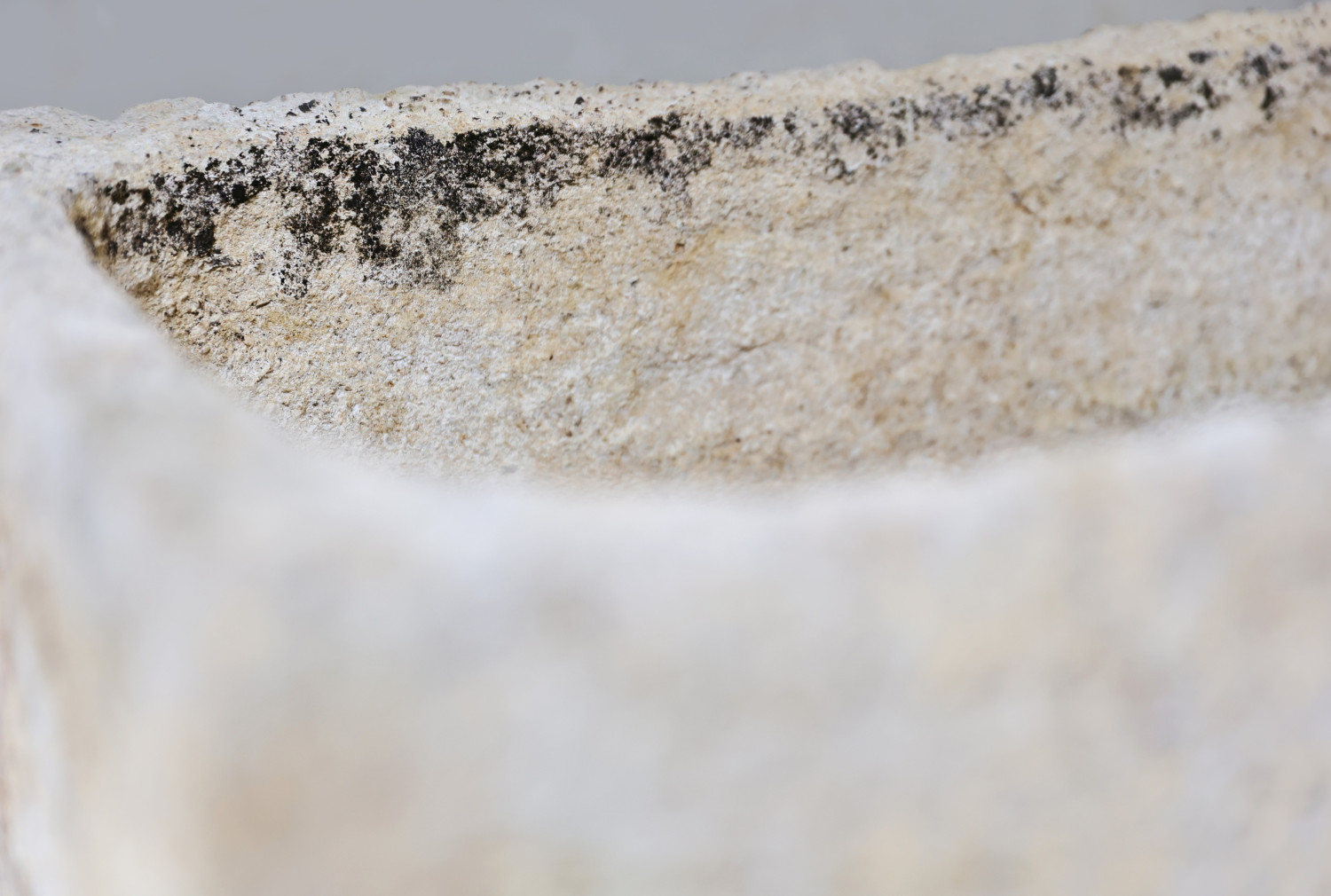 oude franse kalkstenen wasbak