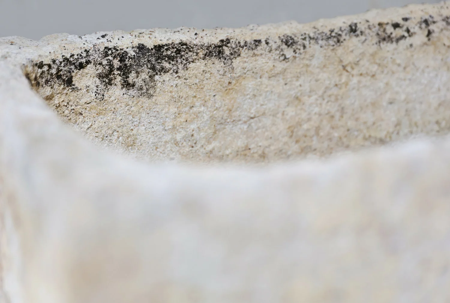 oude franse kalkstenen wasbak