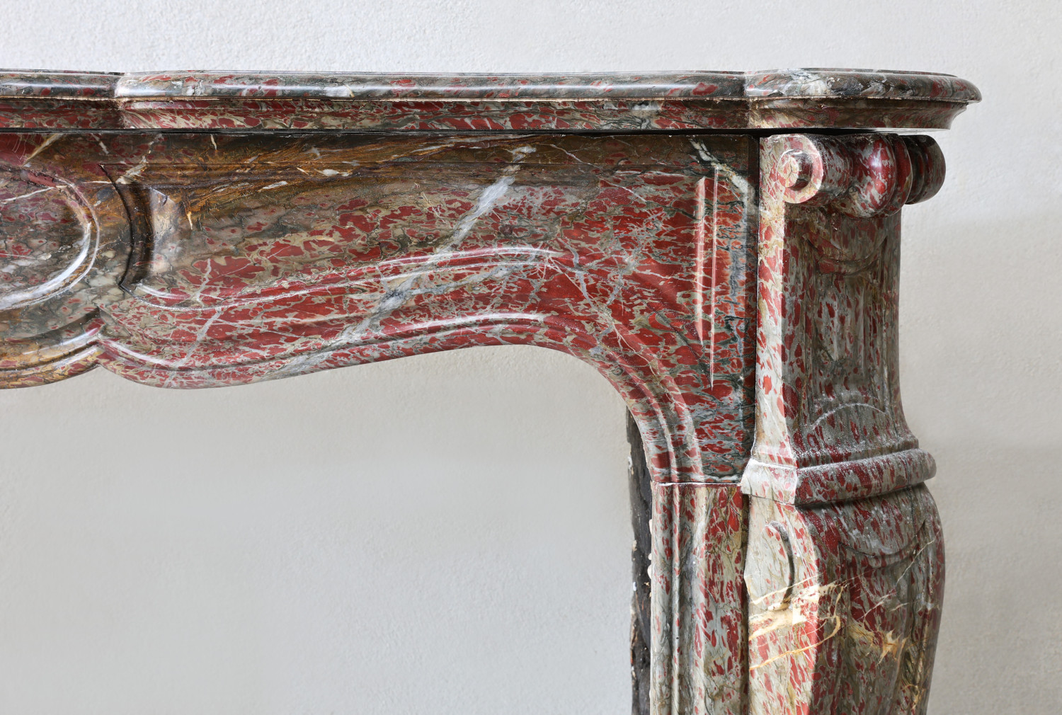 Campan rouge marmeren mantel